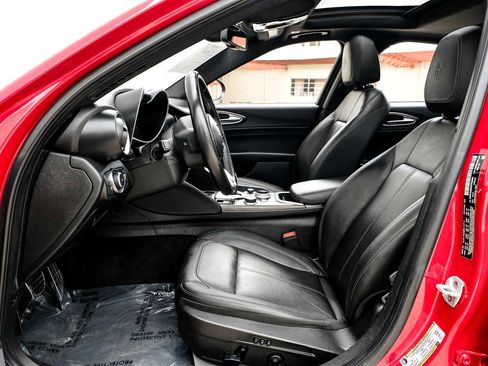 Used 2022 Alfa Romeo Giulia Ti AWD/4WD image 4