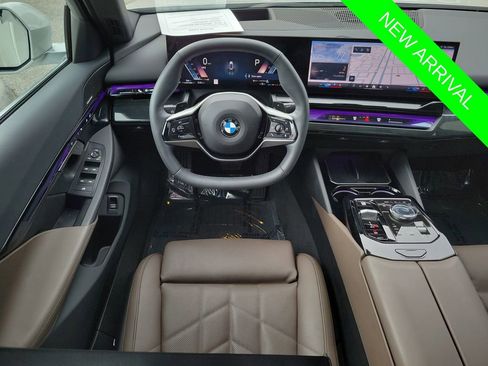 Used 2025 BMW 540i xDrive w/ Premium Package image 22