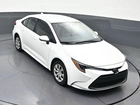 Used 2025 Toyota Corolla LE image 21