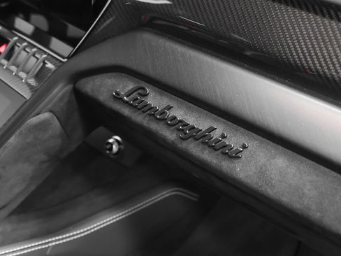 Used 2023 Lamborghini Urus Performante AWD/4WD image 27