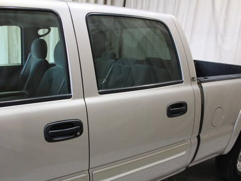 Used 2004 Chevrolet Silverado 2500 LS w/ Heavy-Duty Power Package image 14