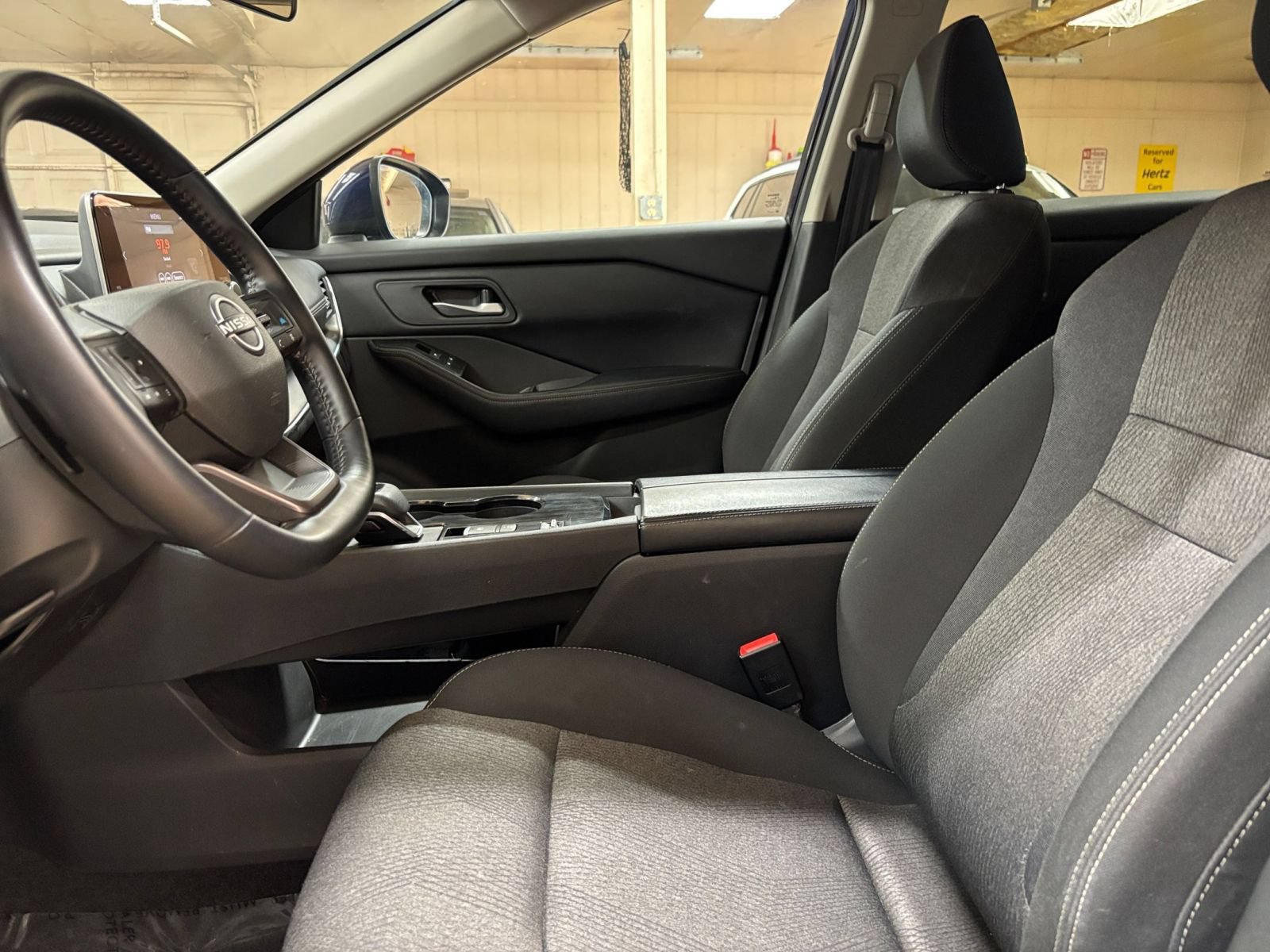 Used 2025 Nissan Rogue SV FWD image 28