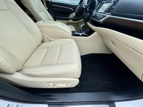 Used 2015 Toyota Highlander Limited image 20