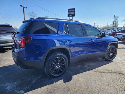 Used 2023 GMC Acadia SLE w/ Driver Convenience Package image 4