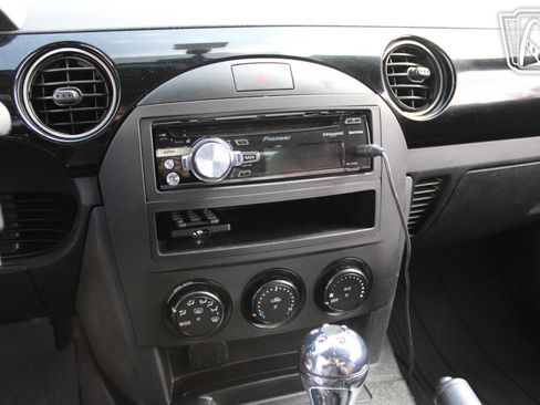 Used 2006 MAZDA MX-5 Miata Sport RWD image 12