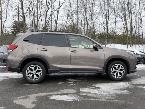 Used 2023 Subaru Forester Premium image 12