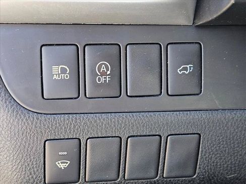 Used 2017 Toyota Highlander SE FWD image 8