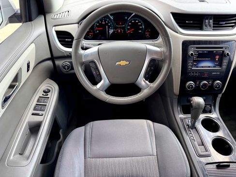 Used 2017 Chevrolet Traverse LT image 22