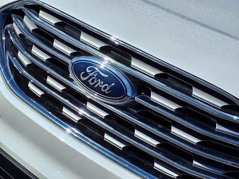 Certified 2023 Ford Edge Titanium image 29