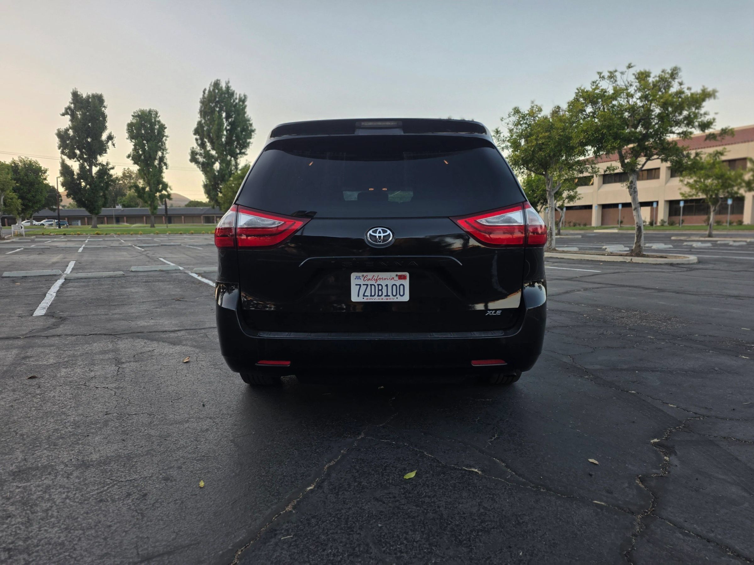 Used 2017 Toyota Sienna XLE FWD image 5