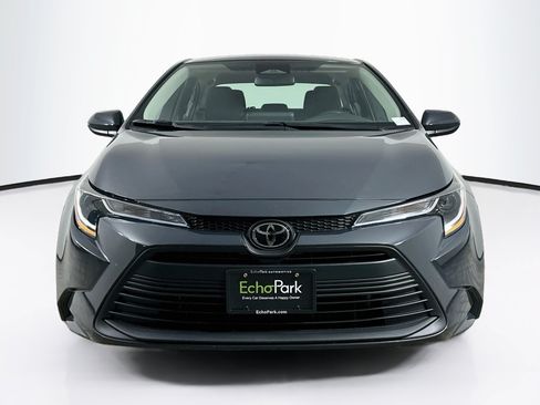 Used 2025 Toyota Corolla LE FWD image 2