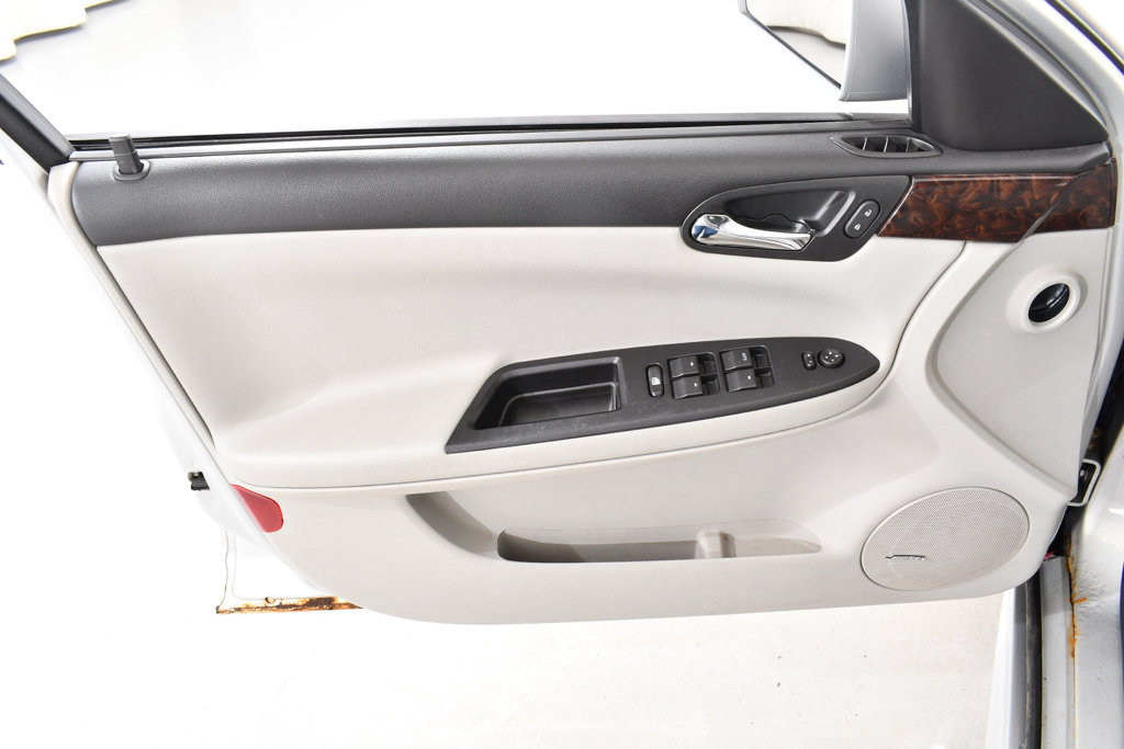 Used 2012 Chevrolet Impala LTZ FWD image 23
