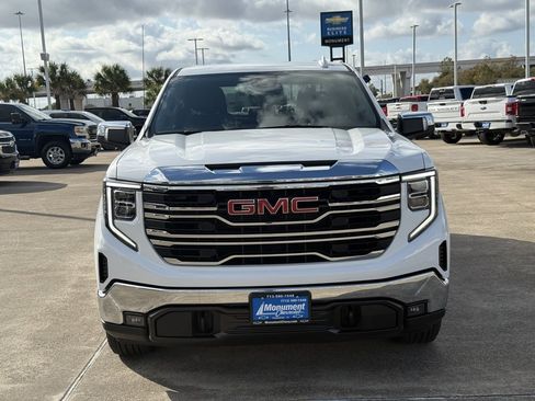 Used 2024 GMC Sierra 1500 SLT image 3