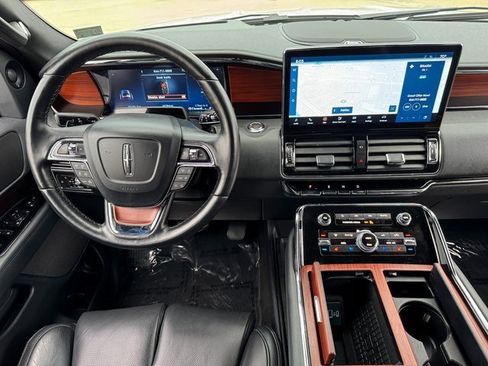 Used 2022 Lincoln Navigator Reserve w/ Monochromatic Package image 4