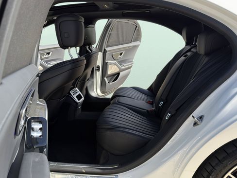 Used 2022 Mercedes-Benz S 500 4MATIC w/ AMG Line Package image 19