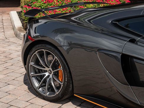 Used 2019 McLaren 570S RWD image 15