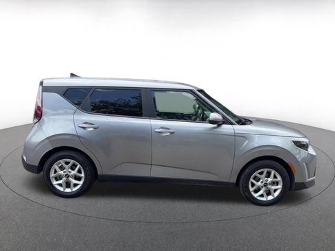 Used 2025 Kia Soul LX w/ LX Technology Package FWD image 16