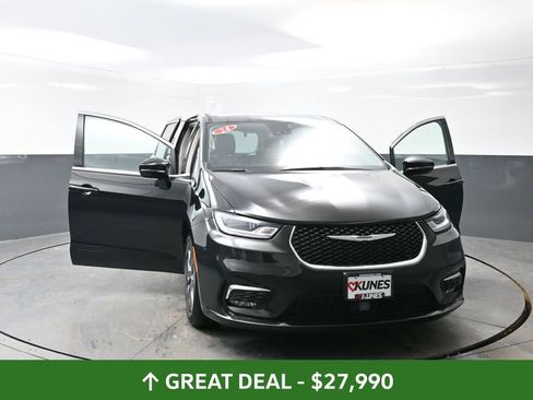 Used 2024 Chrysler Pacifica Select image 59