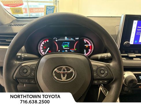 Used 2023 Toyota RAV4 LE image 7
