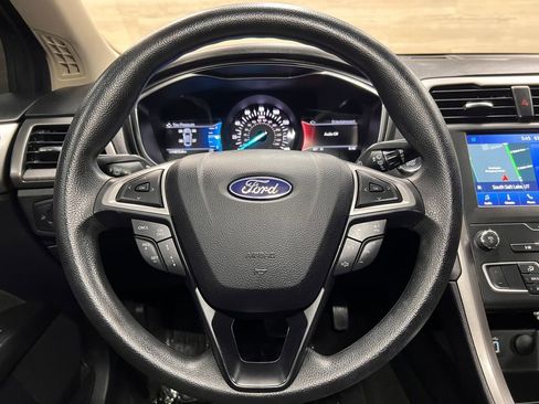 Used 2020 Ford Fusion SE FWD image 9