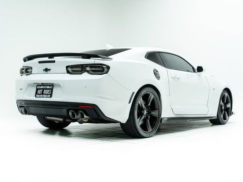Used 2019 Chevrolet Camaro SS RWD image 12