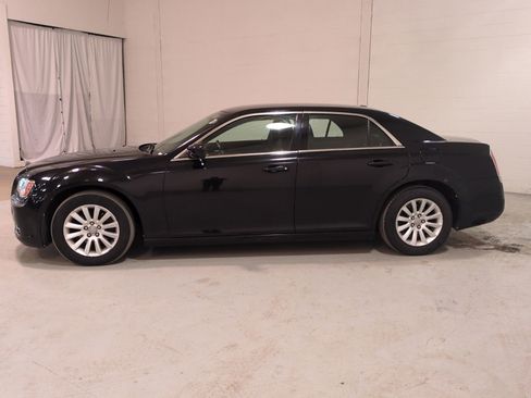 Used 2013 Chrysler 300 w/ Driver Convenience Group RWD image 7