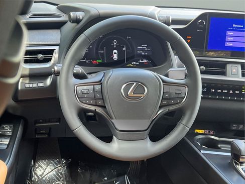 New 2026 Lexus UX 300h FWD image 17