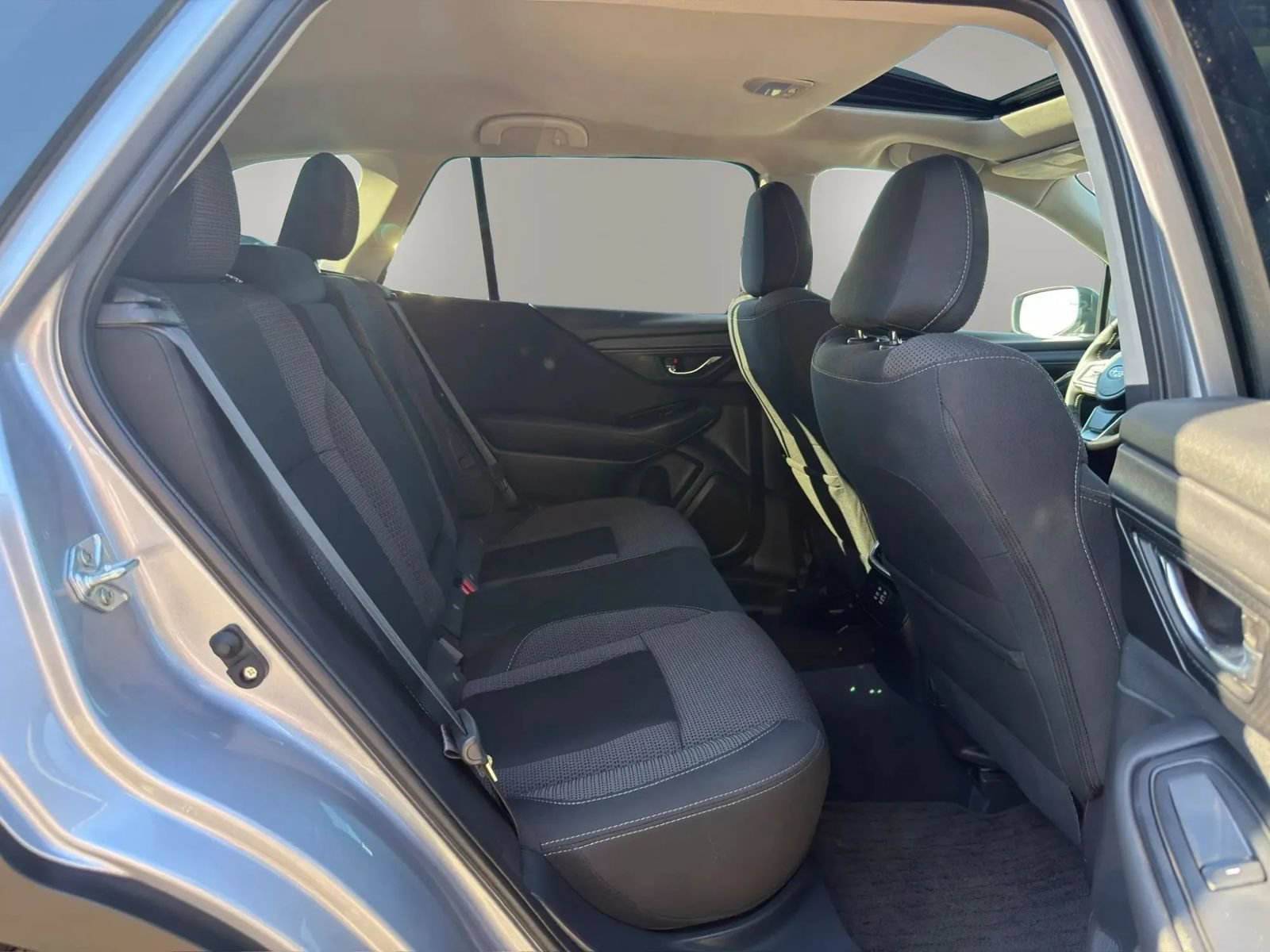 Used 2025 Subaru Outback Premium AWD/4WD image 11