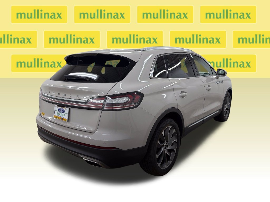 Used 2022 Lincoln Nautilus Reserve FWD image 3
