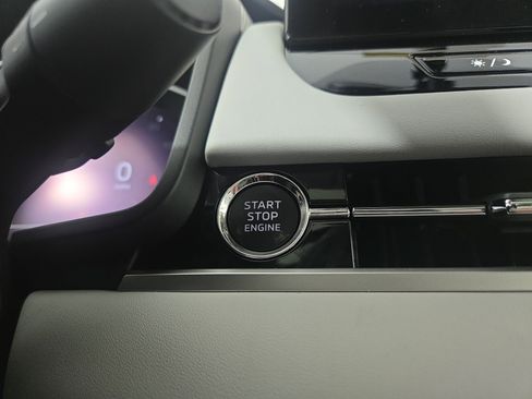 New 2025 Mitsubishi Outlander SE image 26