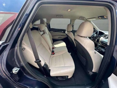 Used 2020 Kia Sorento LX image 54