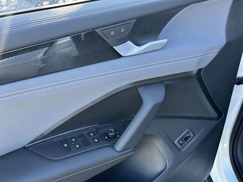 New 2026 Volkswagen Tiguan SE image 13