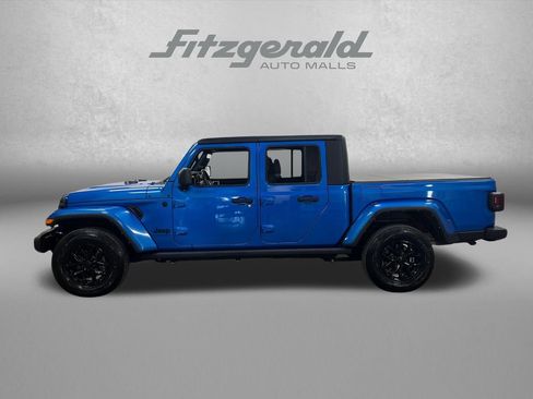 Used 2021 Jeep Gladiator Sport AWD/4WD image 2