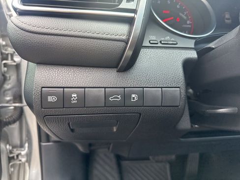 Used 2018 Toyota Camry XSE image 18