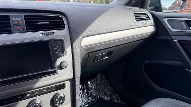 Used 2016 Volkswagen Golf S FWD image 29
