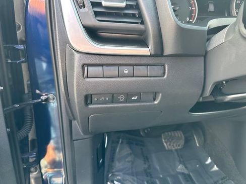 Used 2025 Nissan Rogue SV AWD/4WD image 11