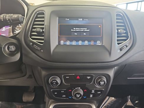Used 2019 Jeep Compass Latitude w/ Cold Weather Group AWD/4WD image 19