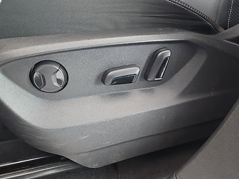 Used 2024 Volkswagen Atlas Cross Sport SE image 15