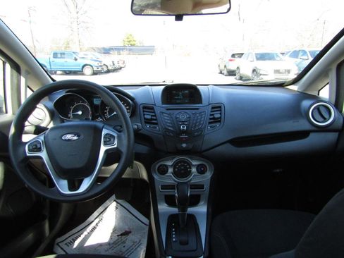 Used 2017 Ford Fiesta SE image 9