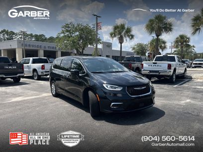 New 2025 Chrysler Pacifica Select