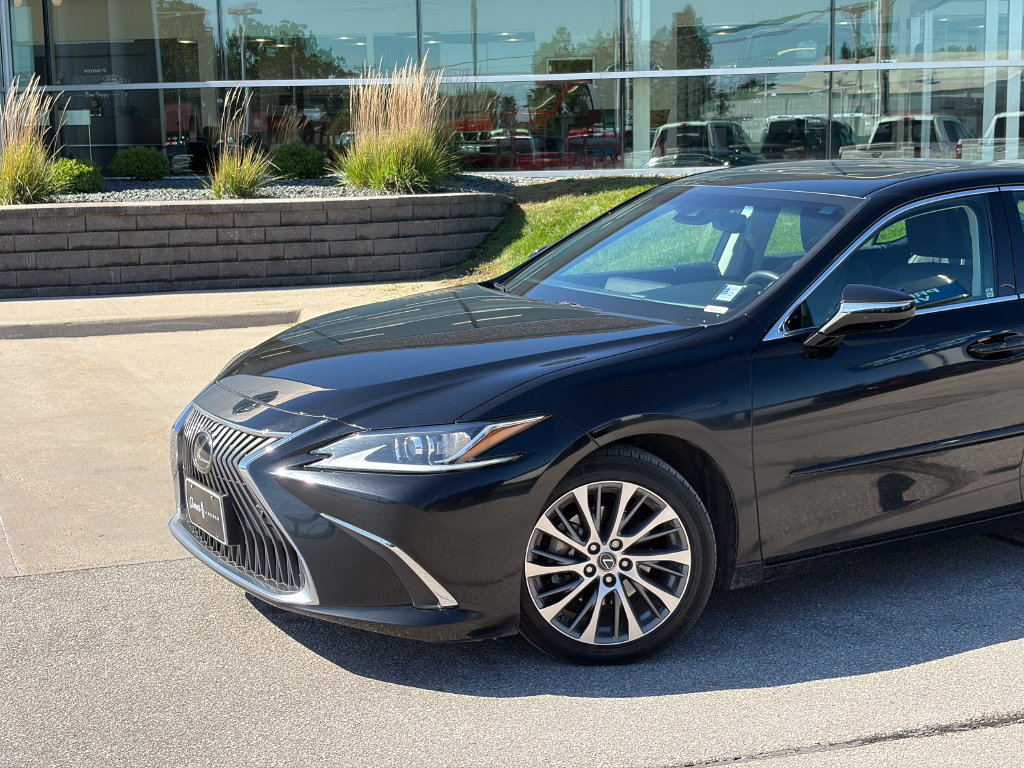 Used 2021 Lexus ES 250 w/ Premium Package AWD/4WD image 2