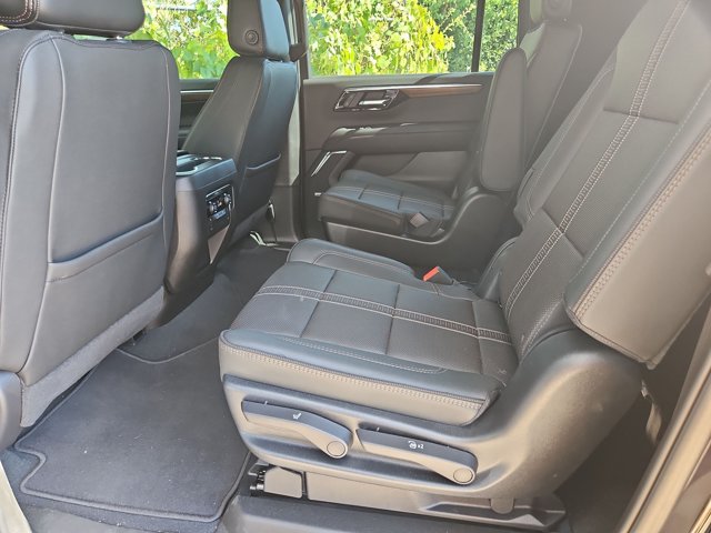 Used 2026 Chevrolet Suburban High Country AWD/4WD image 20