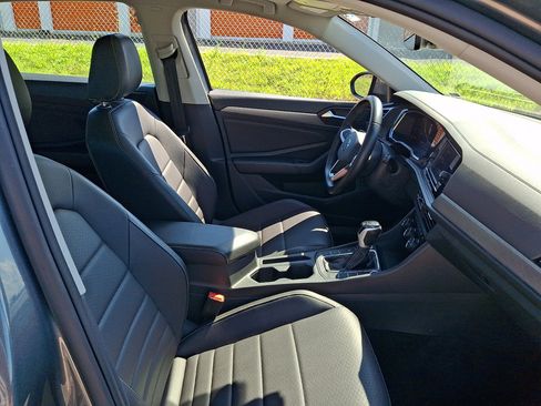 Used 2024 Volkswagen Jetta SE FWD image 12