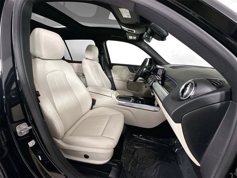 Certified 2025 Mercedes-Benz GLB 250 image 29
