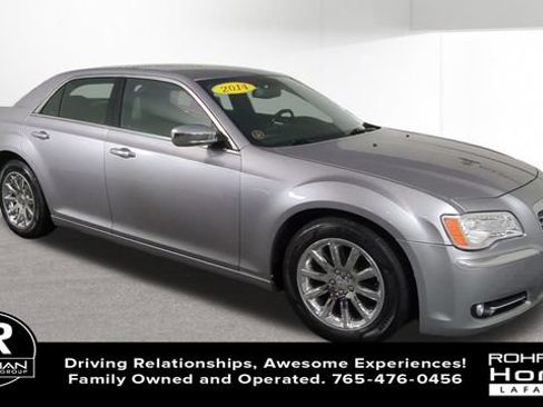 Used 2014 Chrysler 300 C RWD image 2