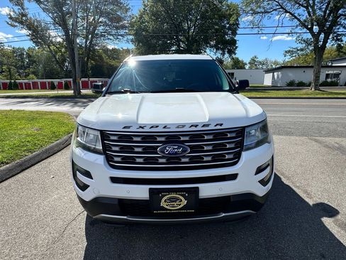 Used 2016 Ford Explorer XLT w/ Equipment Group 202A image 2