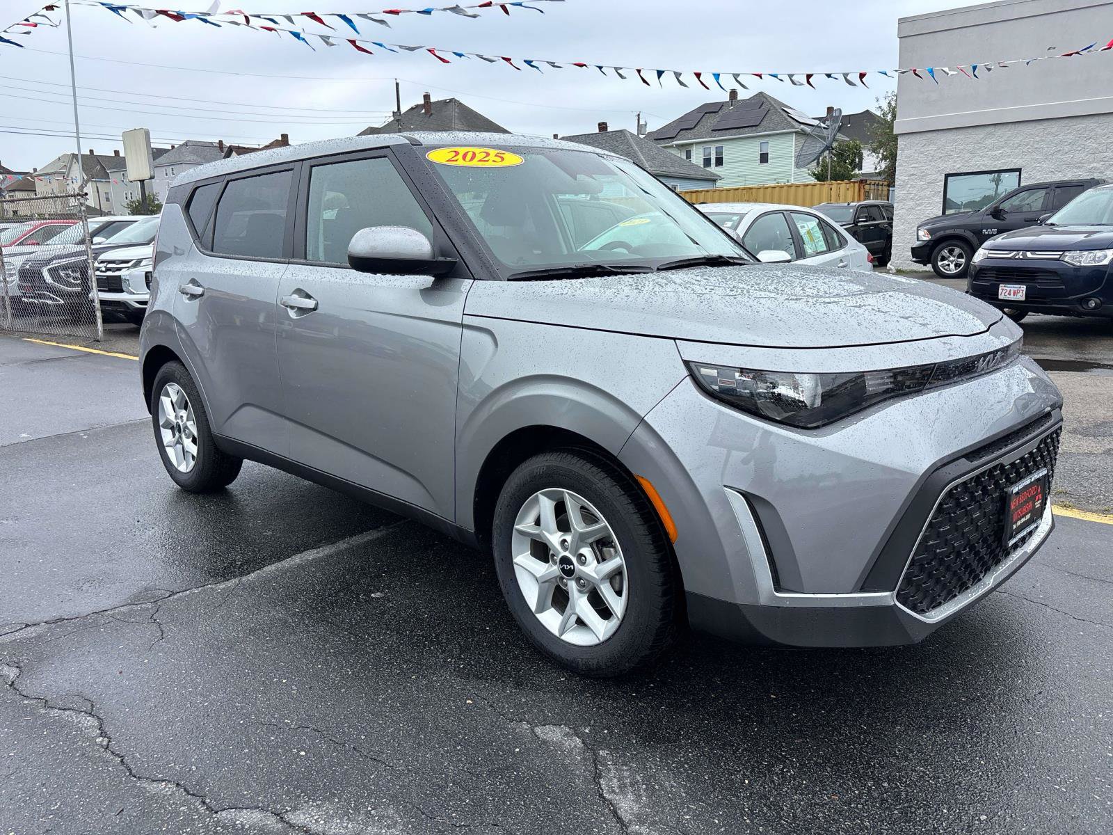 Used 2025 Kia Soul LX w/ LX Technology Package FWD image 3