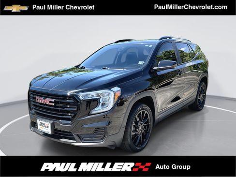 Certified 2023 GMC Terrain SLE w/ Driver Convenience Package AWD/4WD image 1