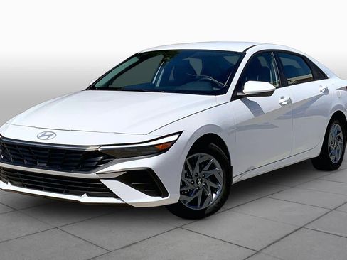 Used 2025 Hyundai Elantra Hybrid FWD image 1