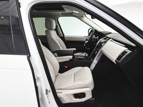 Used 2025 Land Rover Discovery S AWD/4WD image 32